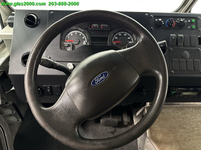 2014 Ford E-Series Van - Photo 4 - Bethany, CT 06524