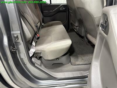 2006 Nissan Frontier SE SE 4dr Crew Cab   - Photo 10 - Bethany, CT 06524