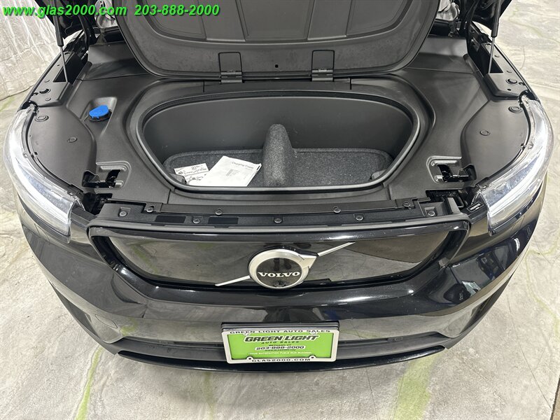 2021 Volvo XC40 Recharge Pure Electric P8 - Photo 18 - Bethany, CT 06524
