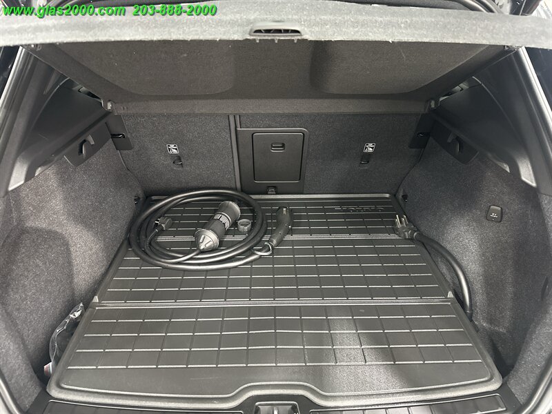 2021 Volvo XC40 Recharge Pure Electric P8 - Photo 15 - Bethany, CT 06524