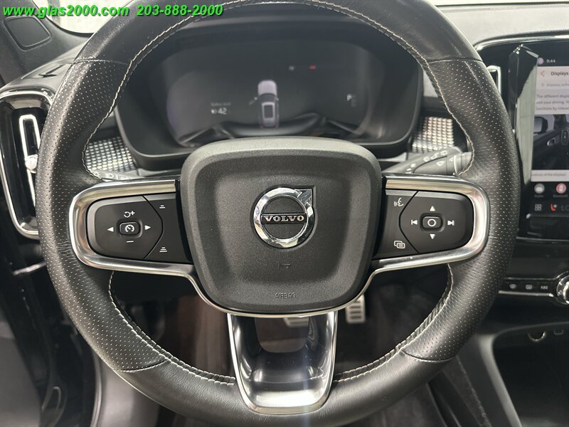 2021 Volvo XC40 Recharge Pure Electric P8 - Photo 4 - Bethany, CT 06524