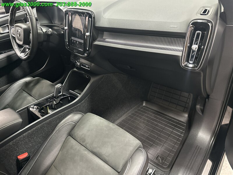 2021 Volvo XC40 Recharge Pure Electric P8 - Photo 5 - Bethany, CT 06524