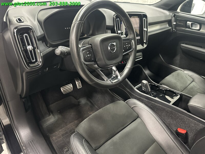 2021 Volvo XC40 Recharge Pure Electric P8 - Photo 3 - Bethany, CT 06524