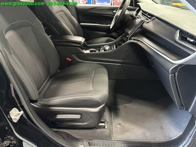 2023 Jeep Grand Cherokee L Laredo   - Photo 4 - Bethany, CT 06524