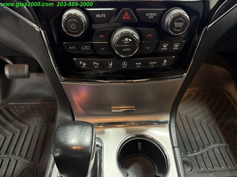 2020 Jeep Grand Cherokee Overland - Photo 27 - Bethany, CT 06524