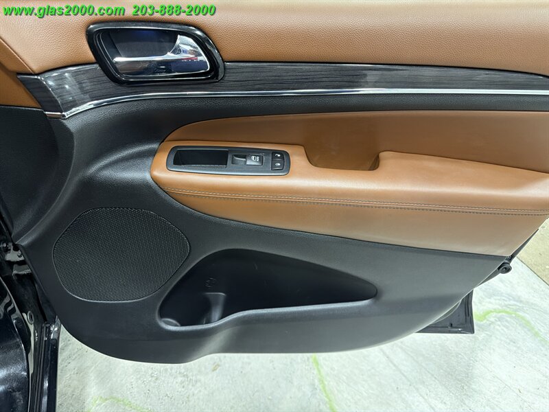 2020 Jeep Grand Cherokee Overland - Photo 29 - Bethany, CT 06524