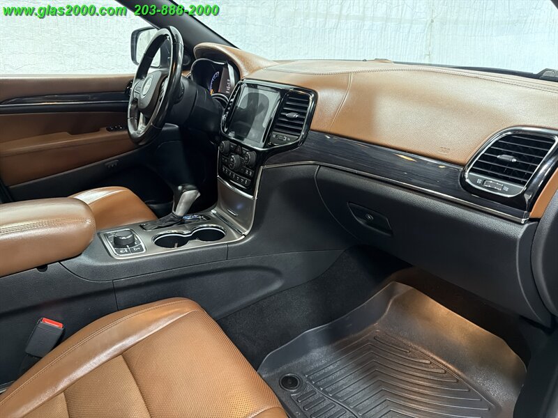 2020 Jeep Grand Cherokee Overland - Photo 5 - Bethany, CT 06524