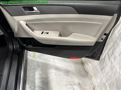 2016 Hyundai SONATA Hybrid SE   - Photo 26 - Bethany, CT 06524