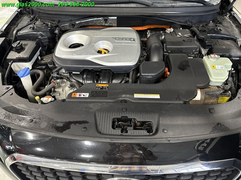 2016 Hyundai SONATA Hybrid SE   - Photo 12 - Bethany, CT 06524