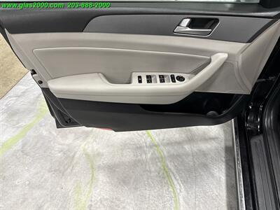 2016 Hyundai SONATA Hybrid SE   - Photo 25 - Bethany, CT 06524