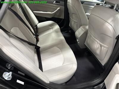 2016 Hyundai SONATA Hybrid SE   - Photo 10 - Bethany, CT 06524