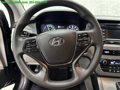 2016 Hyundai SONATA Hybrid SE   - Photo 4 - Bethany, CT 06524