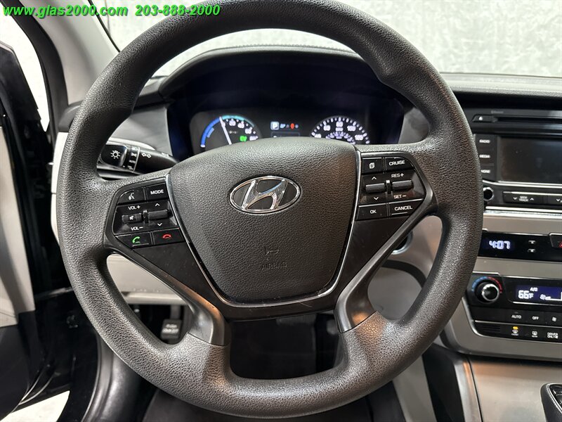 2016 Hyundai SONATA Hybrid SE   - Photo 4 - Bethany, CT 06524