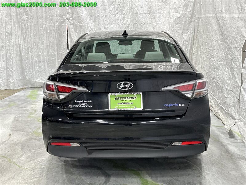 2016 Hyundai SONATA Hybrid SE   - Photo 20 - Bethany, CT 06524
