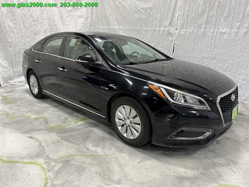 2016 Hyundai SONATA Hybrid SE   - Photo 2 - Bethany, CT 06524