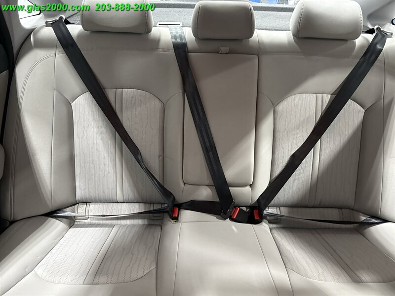 2016 Hyundai SONATA Hybrid SE   - Photo 24 - Bethany, CT 06524