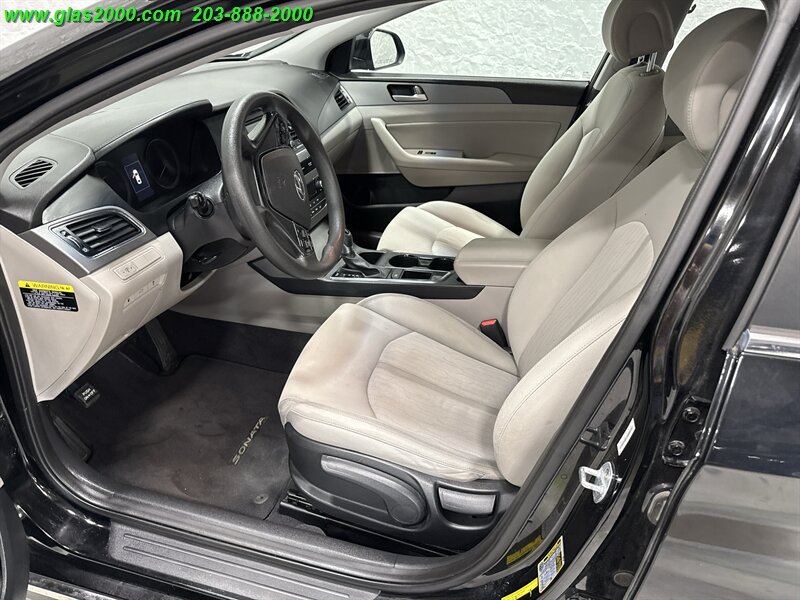 2016 Hyundai SONATA Hybrid SE   - Photo 3 - Bethany, CT 06524