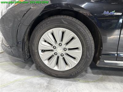 2016 Hyundai SONATA Hybrid SE   - Photo 16 - Bethany, CT 06524