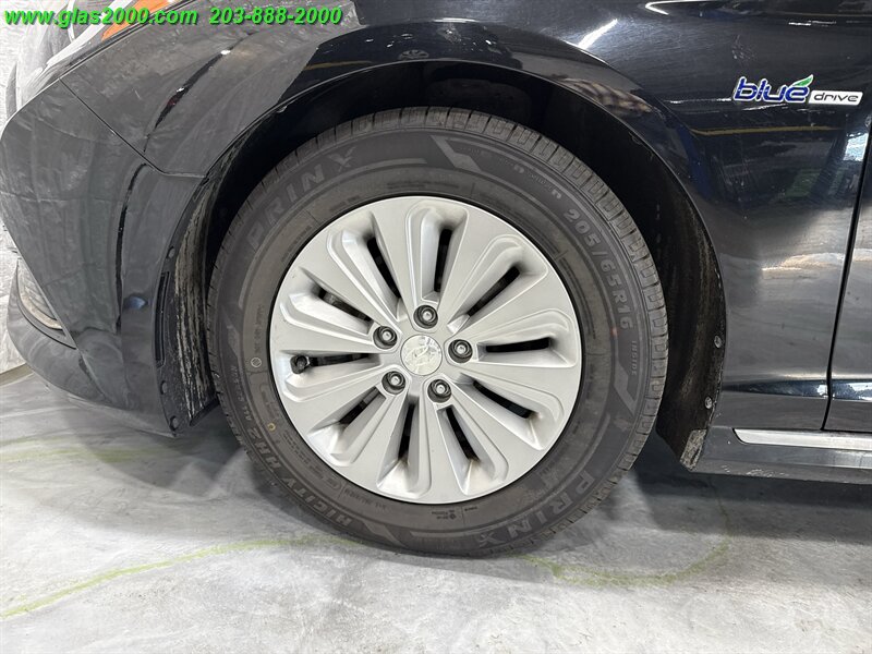 2016 Hyundai SONATA Hybrid SE   - Photo 16 - Bethany, CT 06524