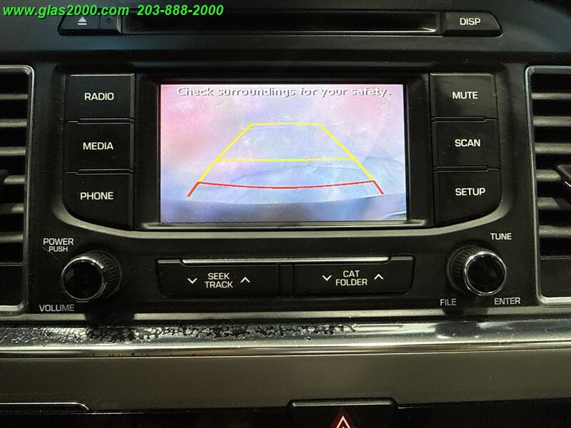 2016 Hyundai SONATA Hybrid SE   - Photo 11 - Bethany, CT 06524