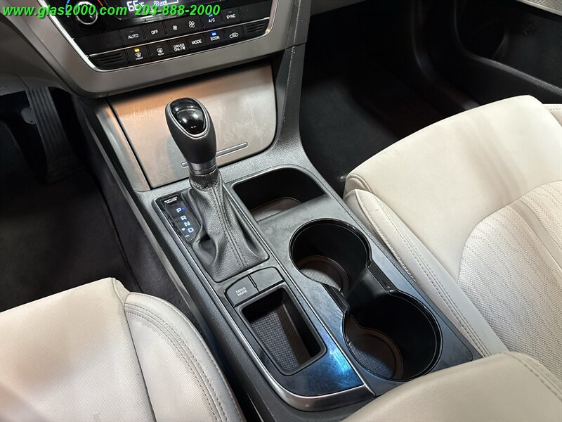 2016 Hyundai SONATA Hybrid SE   - Photo 28 - Bethany, CT 06524