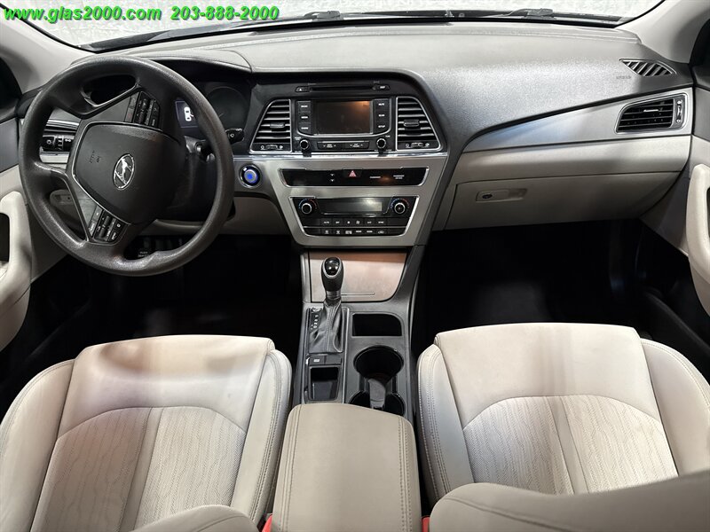 2016 Hyundai SONATA Hybrid SE   - Photo 6 - Bethany, CT 06524