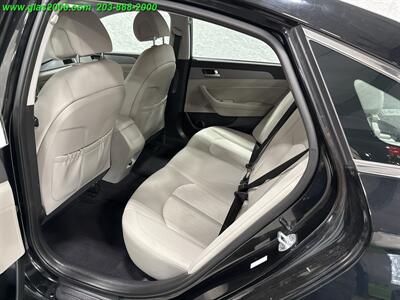 2016 Hyundai SONATA Hybrid SE   - Photo 9 - Bethany, CT 06524