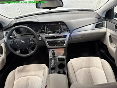 2016 Hyundai SONATA Hybrid SE   - Photo 6 - Bethany, CT 06524