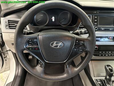 2016 Hyundai SONATA Hybrid SE   - Photo 4 - Bethany, CT 06524
