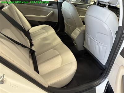 2016 Hyundai SONATA Hybrid SE   - Photo 10 - Bethany, CT 06524