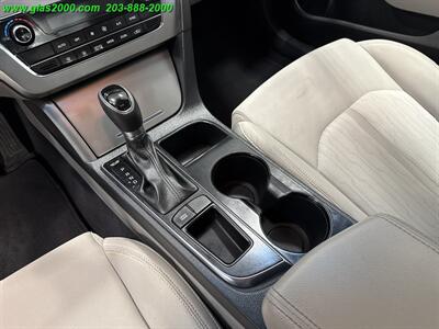 2016 Hyundai SONATA Hybrid SE   - Photo 29 - Bethany, CT 06524