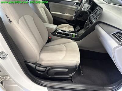 2016 Hyundai SONATA Hybrid SE   - Photo 5 - Bethany, CT 06524
