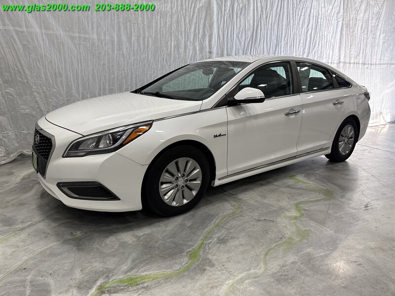 2016 Hyundai SONATA Hybrid SE - Photo 1 - Bethany, CT 06524