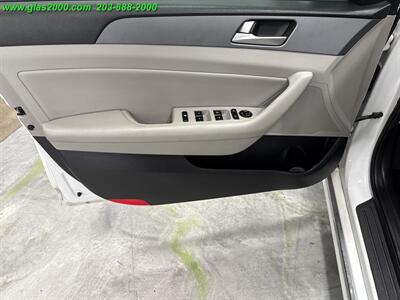 2016 Hyundai SONATA Hybrid SE   - Photo 21 - Bethany, CT 06524