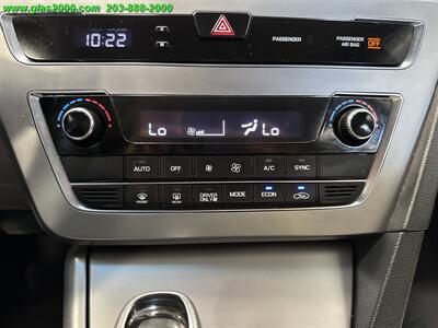 2016 Hyundai SONATA Hybrid SE   - Photo 23 - Bethany, CT 06524