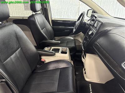 2014 Chrysler Town & Country Touring-L   - Photo 3 - Bethany, CT 06524
