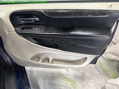 2014 Chrysler Town & Country Touring-L   - Photo 26 - Bethany, CT 06524