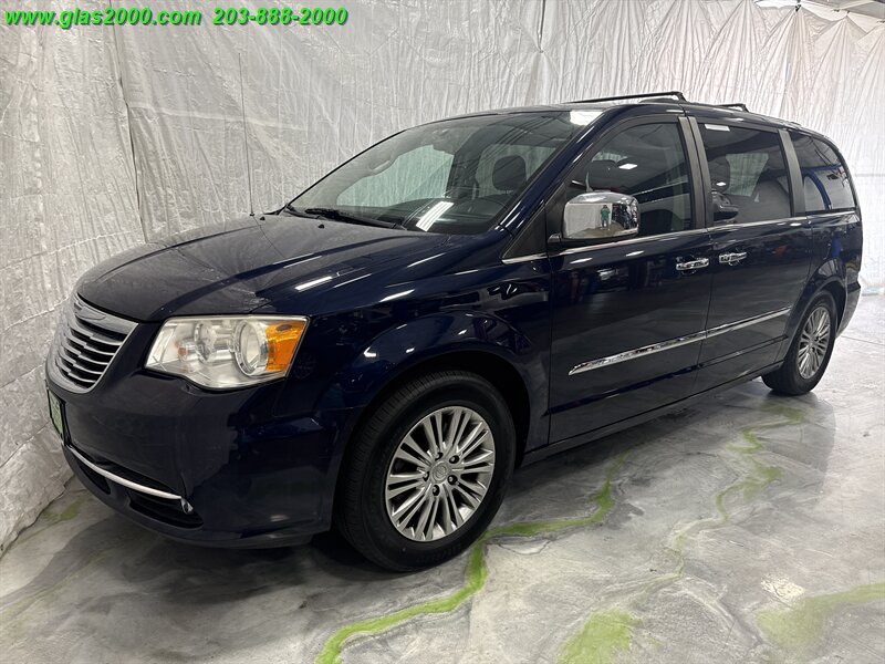 2014 Chrysler Town & Country Touring-L - Photo 1 - Bethany, CT 06524