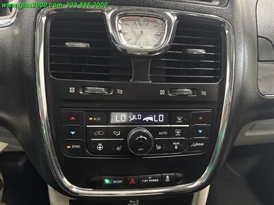 2014 Chrysler Town & Country Touring-L   - Photo 23 - Bethany, CT 06524