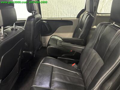 2014 Chrysler Town & Country Touring-L   - Photo 9 - Bethany, CT 06524
