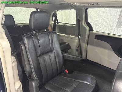 2014 Chrysler Town & Country Touring-L   - Photo 10 - Bethany, CT 06524