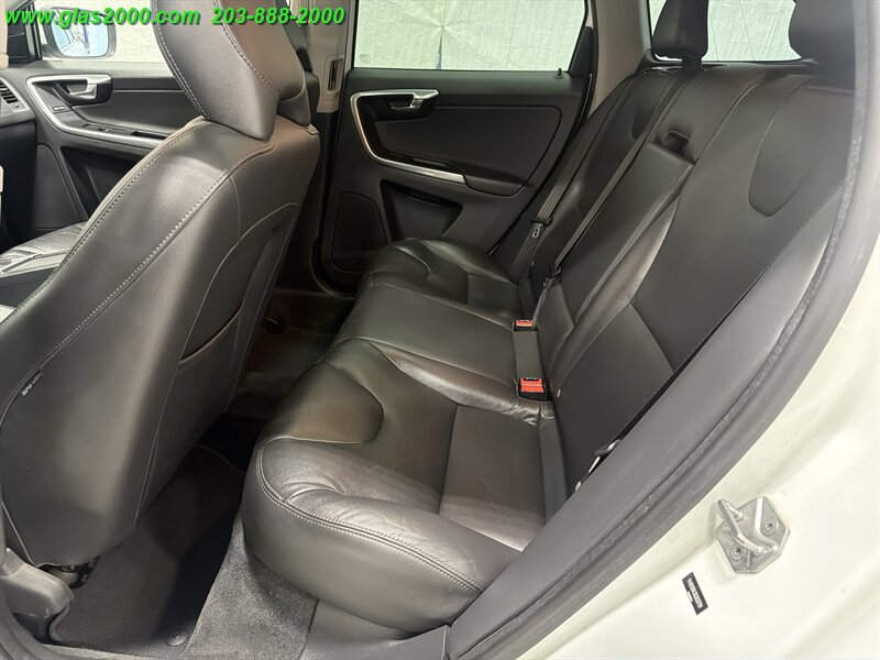 2016 Volvo XC60 T5 Premier - Photo 9 - Bethany, CT 06524