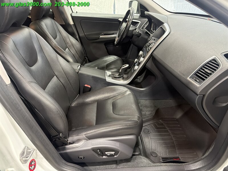 2016 Volvo XC60 T5 Premier - Photo 21 - Bethany, CT 06524