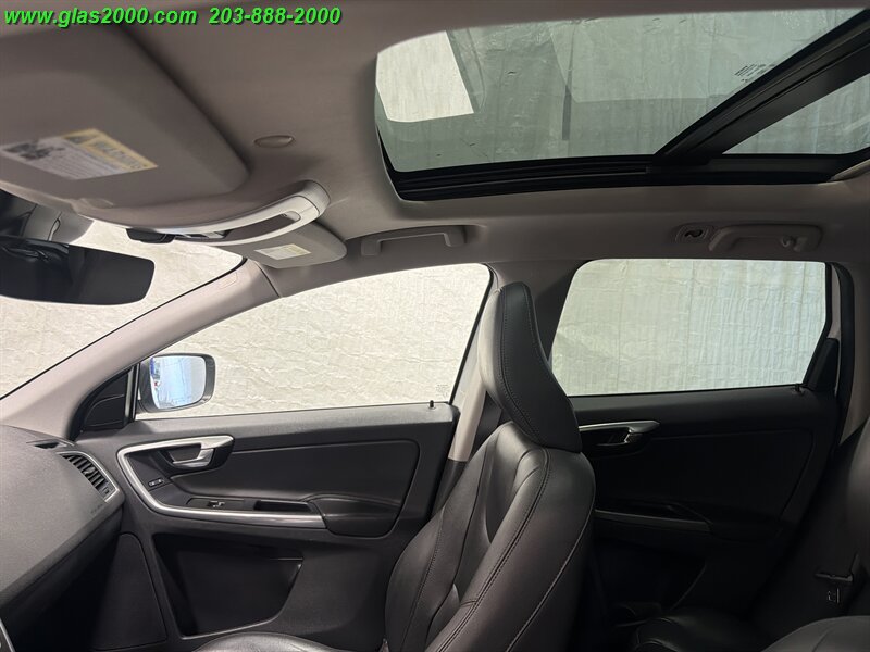 2016 Volvo XC60 T5 Premier - Photo 12 - Bethany, CT 06524