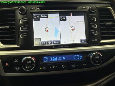 2018 Toyota Highlander XLE   - Photo 11 - Bethany, CT 06524