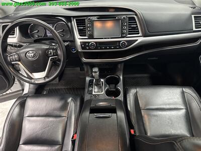 2018 Toyota Highlander XLE   - Photo 6 - Bethany, CT 06524