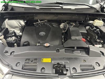 2018 Toyota Highlander XLE   - Photo 12 - Bethany, CT 06524