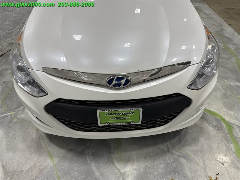 2015 Hyundai SONATA Hybrid   - Photo 18 - Bethany, CT 06524