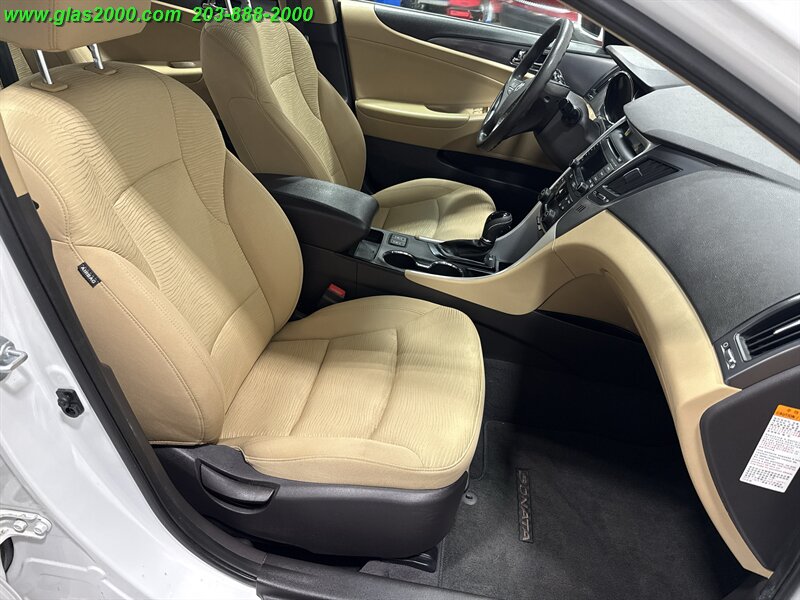 2015 Hyundai SONATA Hybrid   - Photo 5 - Bethany, CT 06524