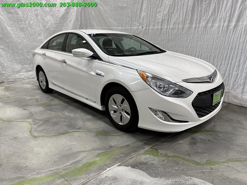 2015 Hyundai SONATA Hybrid   - Photo 2 - Bethany, CT 06524